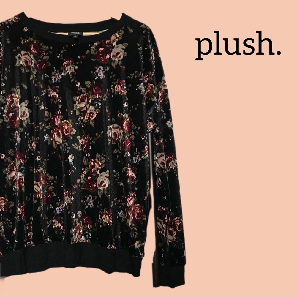 Bobeau plush sweatshirt. Black floral. Size L.